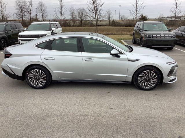 2025 Hyundai Sonata Hybrid Limited photo 4