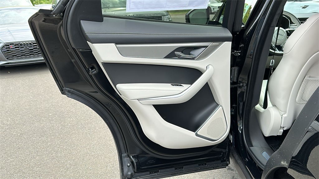 2026 Jaguar F-PACE P250 R-Dynamic S photo 23
