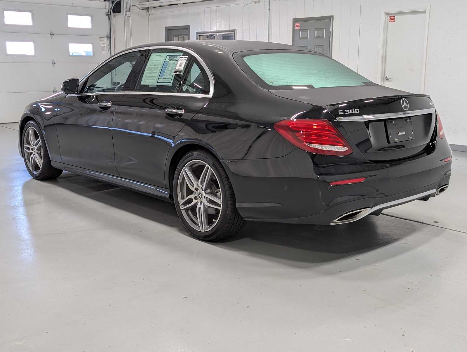 2018 Mercedes Benz E 300 4MATIC photo 4