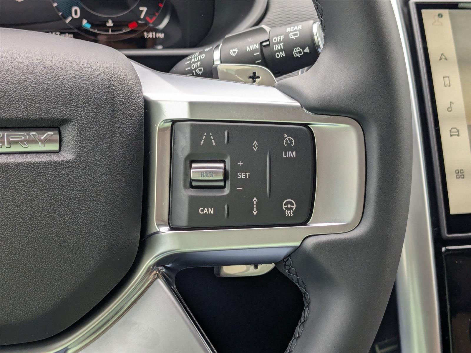 2025 Land Rover Discovery SE photo 17