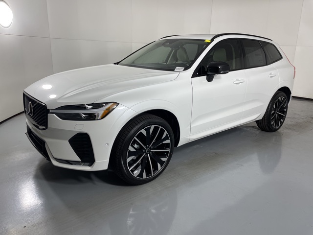 2026 Volvo XC60 B5 Hybrid photo 4