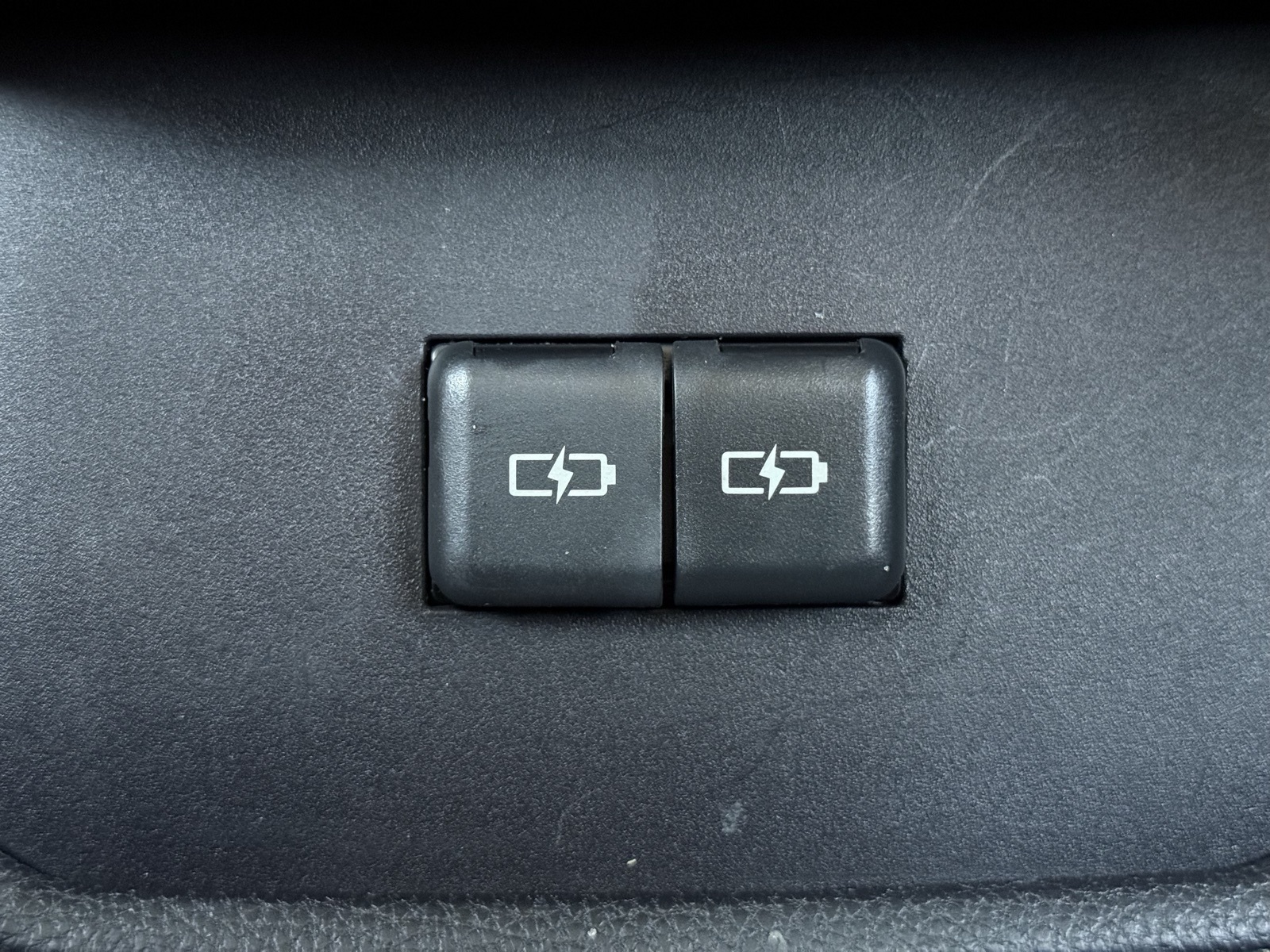 2024 Toyota Highlander LE photo 24