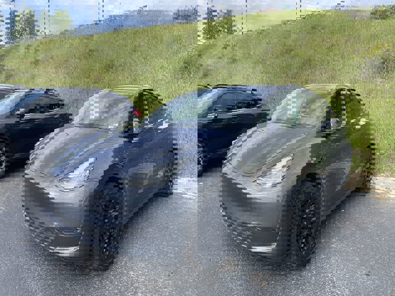 Used 2022 Tesla Model Y Long Range with VIN 7SAYGDEE8NA009158 for sale in Northfield, Minnesota