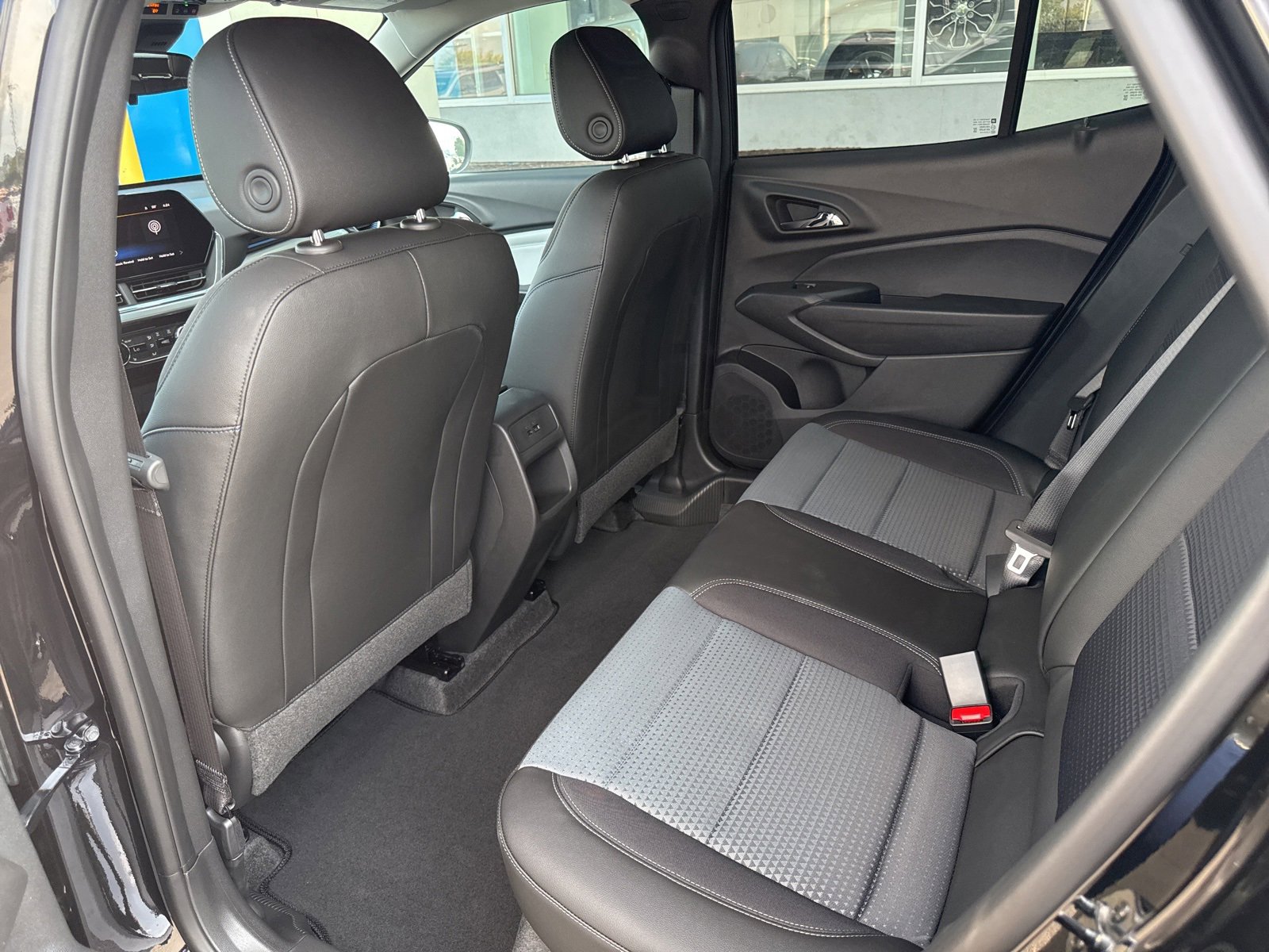2025 Chevrolet Trax LT photo 11
