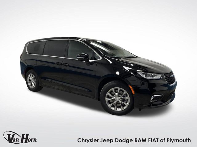2026 Chrysler Pacifica Select's photo