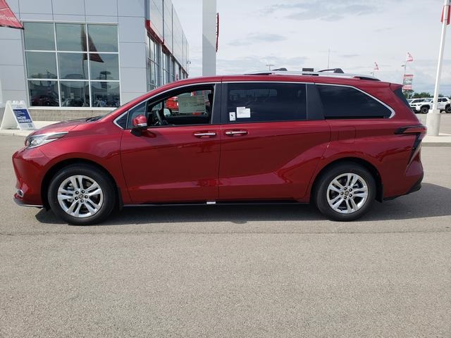 2025 Toyota Sienna Limited photo 9