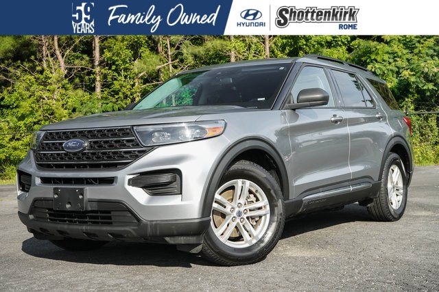 2022 Ford Explorer XLT's photo