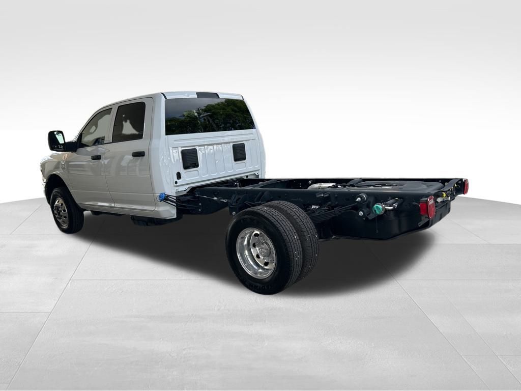2025 Ram 3500 Tradesman photo 3