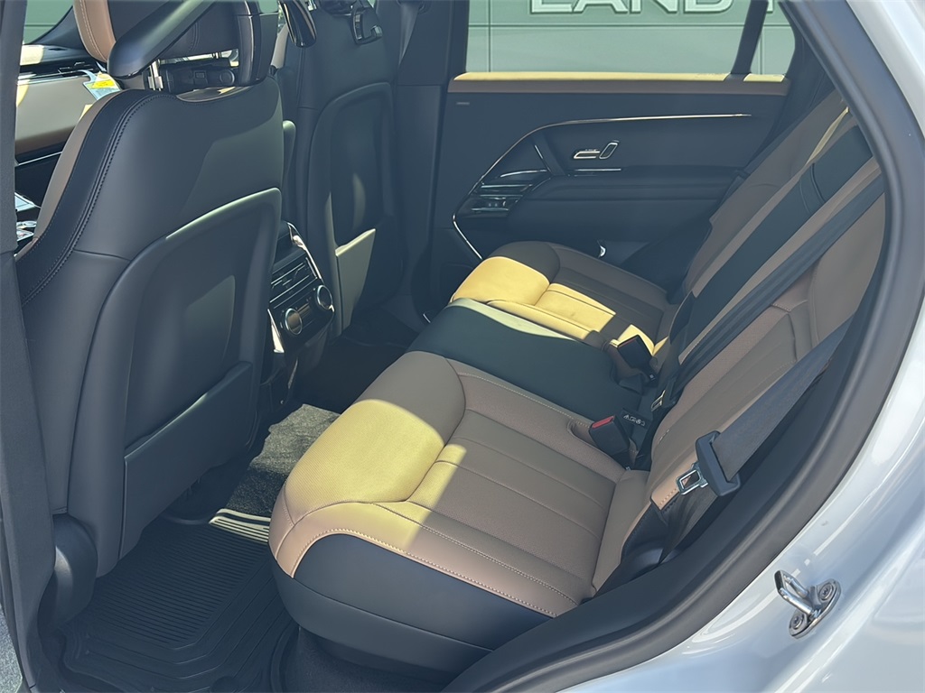 2025 Land Rover Range Rover Sport SE photo 12
