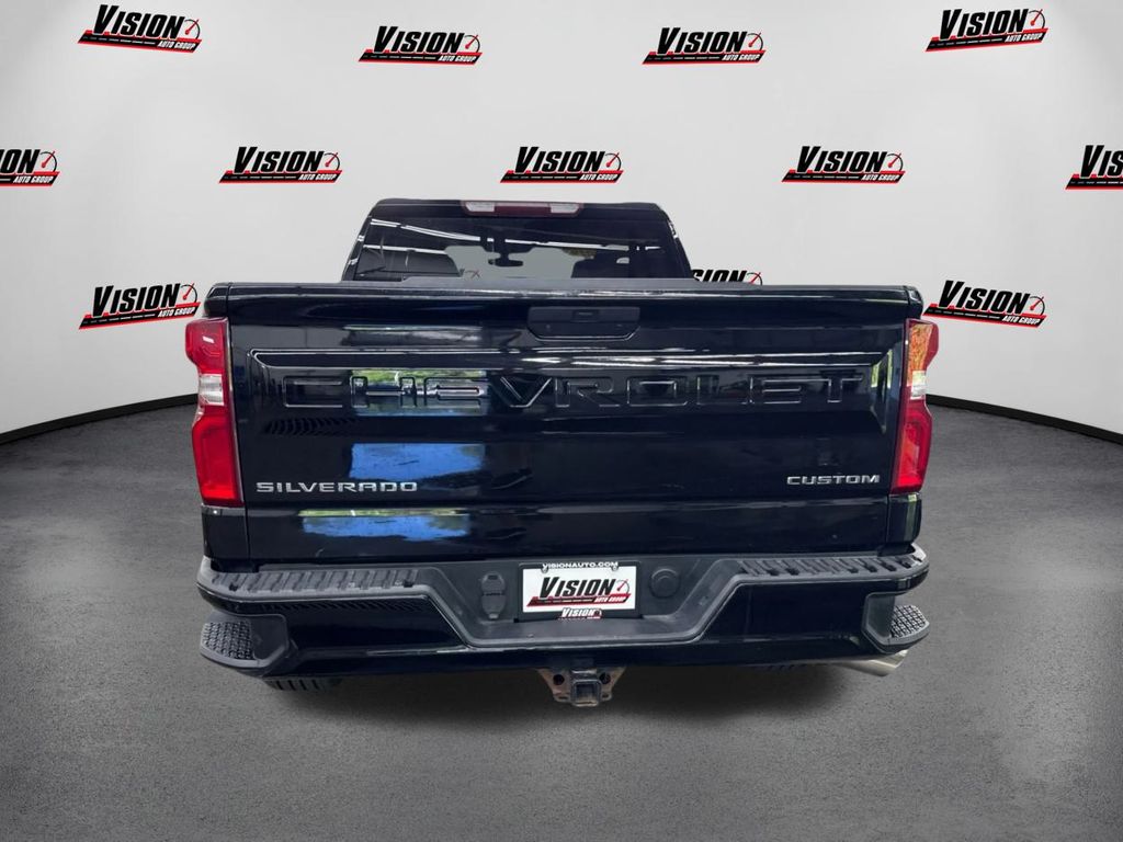 2019 Chevrolet Silverado 1500 Custom photo 4