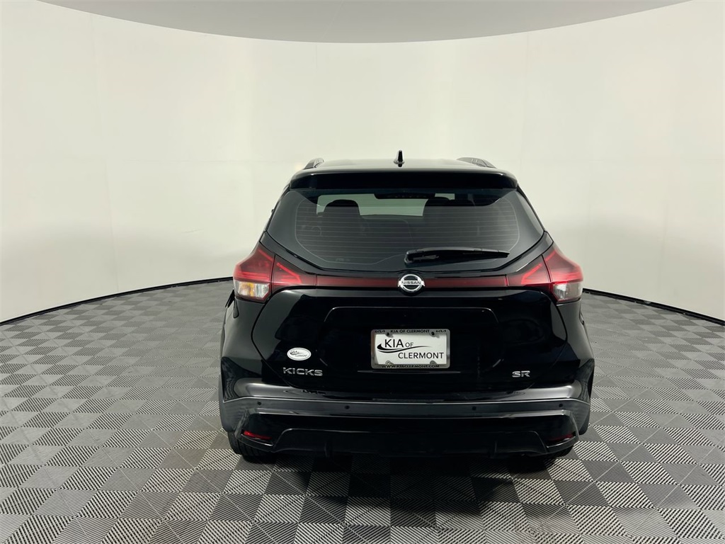 2021 Nissan Kicks SR photo 3