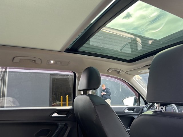 2020 Volkswagen Tiguan SEL photo 4