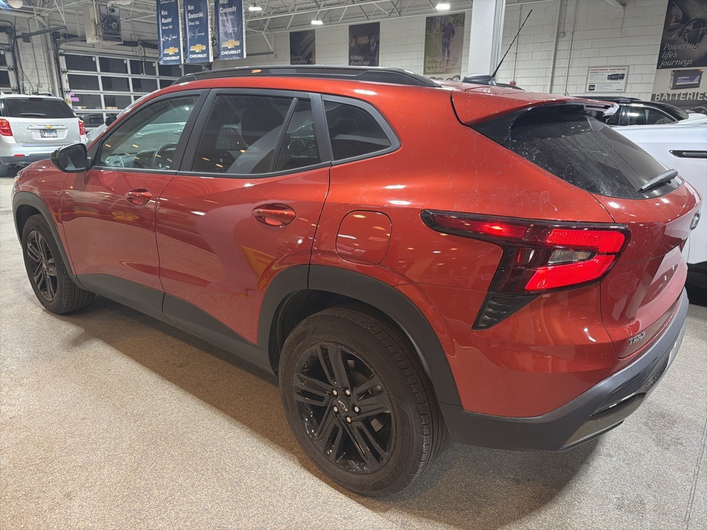 2024 CHEVROLET TRAX - Image 3