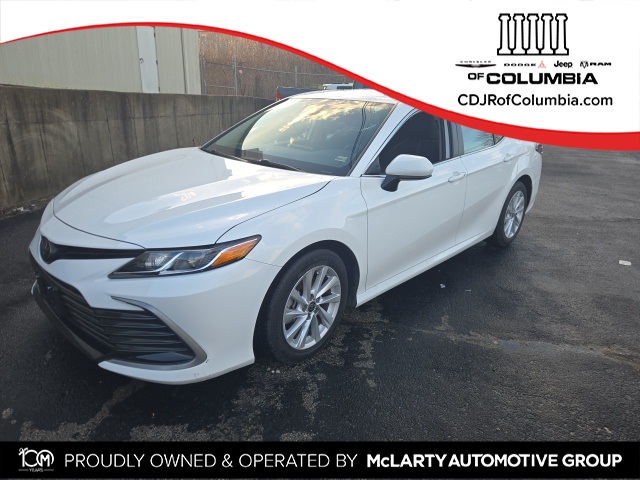 2024 Toyota Camry LE's photo