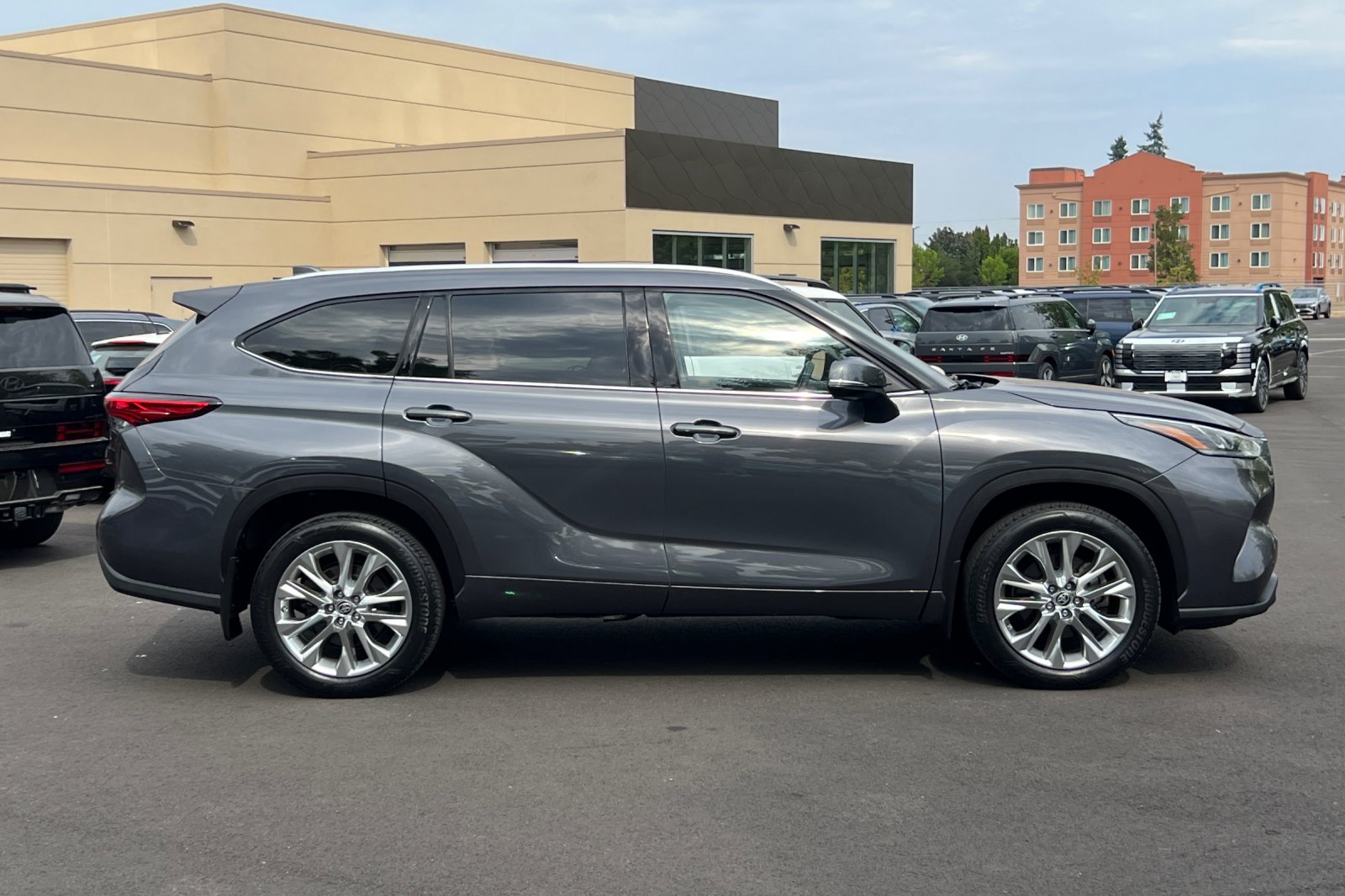 2020 Toyota Highlander Limited photo 2