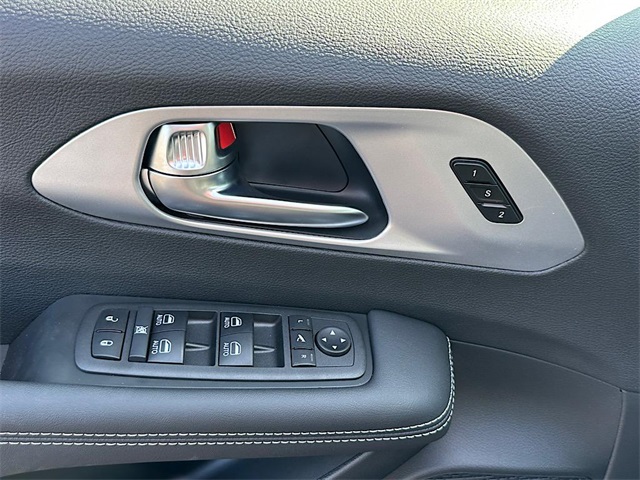 2026 Chrysler Pacifica Limited photo 11