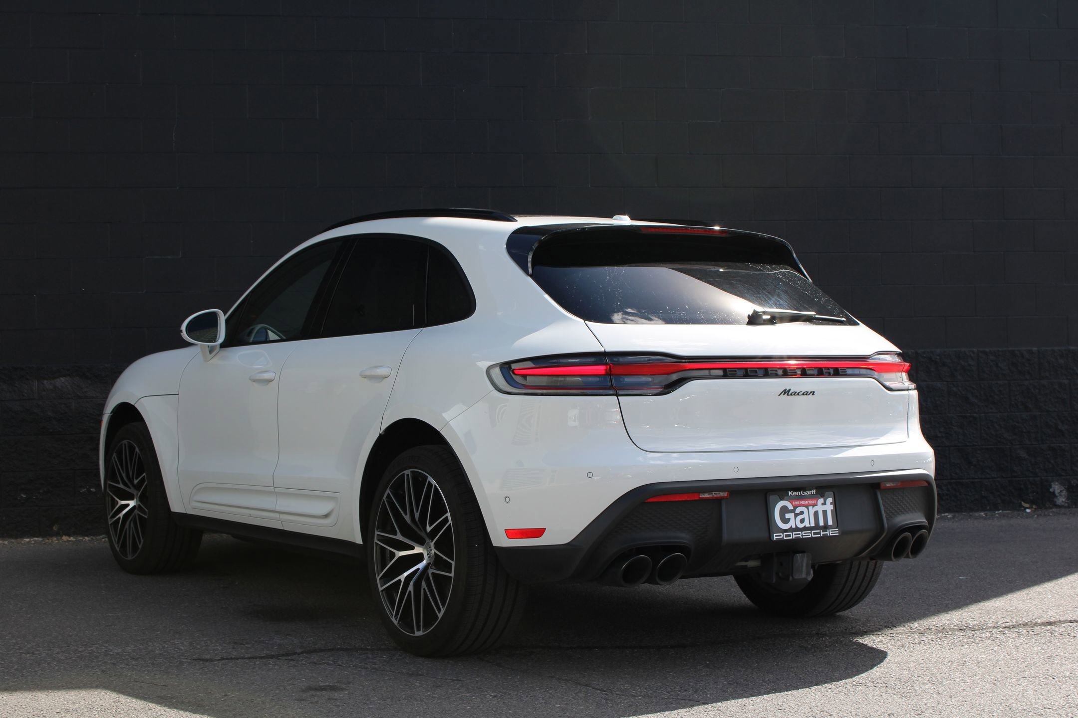 2023 Porsche Macan T photo 3