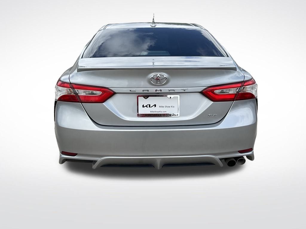 2020 Toyota Camry SE photo 4