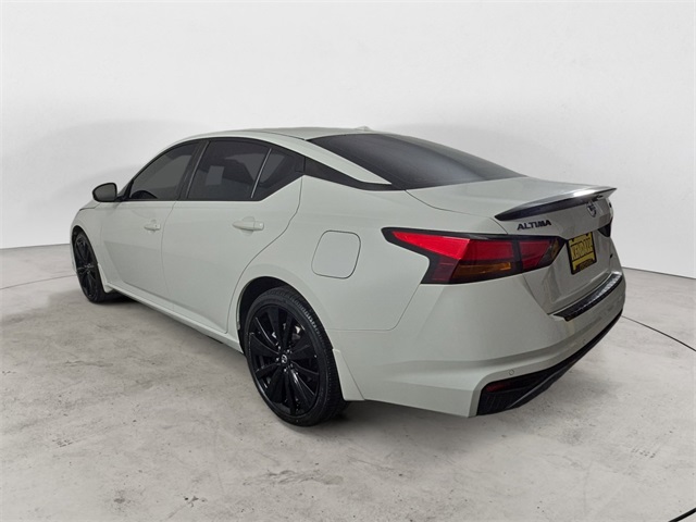 2022 Nissan Altima 2.5 SR photo 2