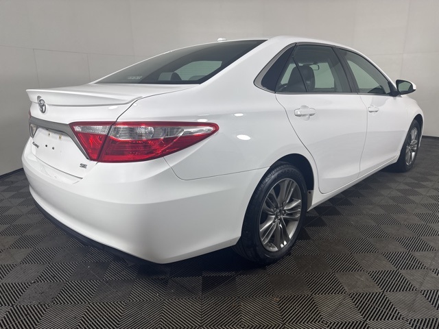 2017 Toyota Camry SE photo 3