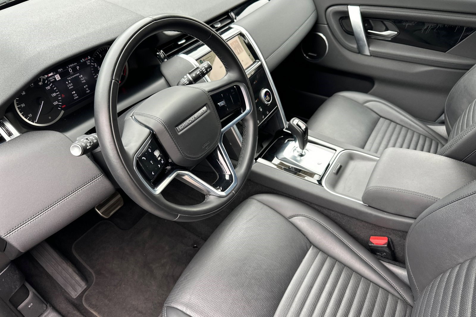 2023 Land Rover Discovery Sport SE photo 4