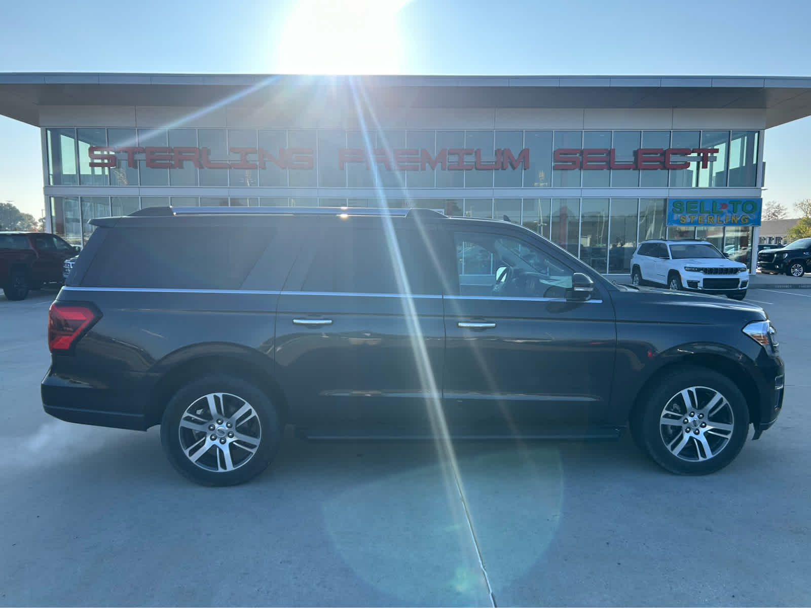 2024 Ford Expedition Limited's photo