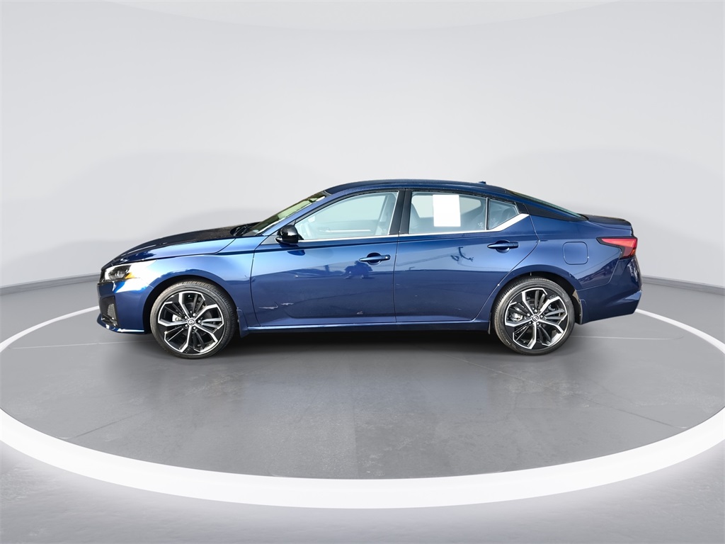 2024 Nissan Altima 2.5 SR photo 5