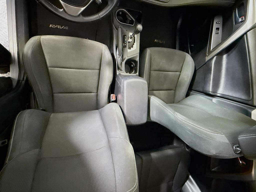 2018 Toyota RAV4 XLE photo 17