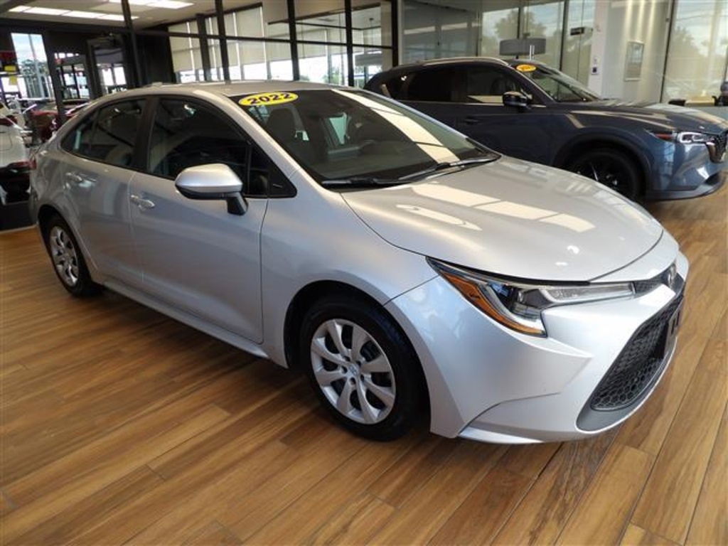 2022 Toyota Corolla LE photo 3