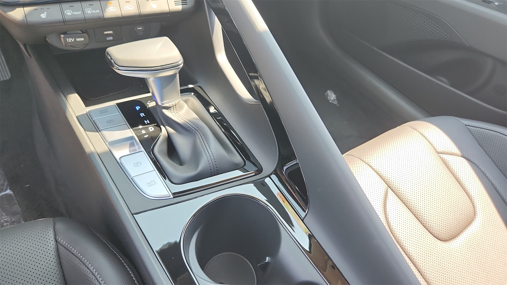 2025 Hyundai Elantra Limited photo 19