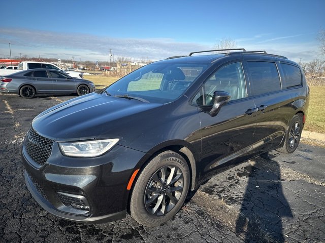 2021 Chrysler Pacifica Touring L's photo