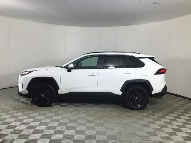 2022 Toyota RAV4 XLE photo 4