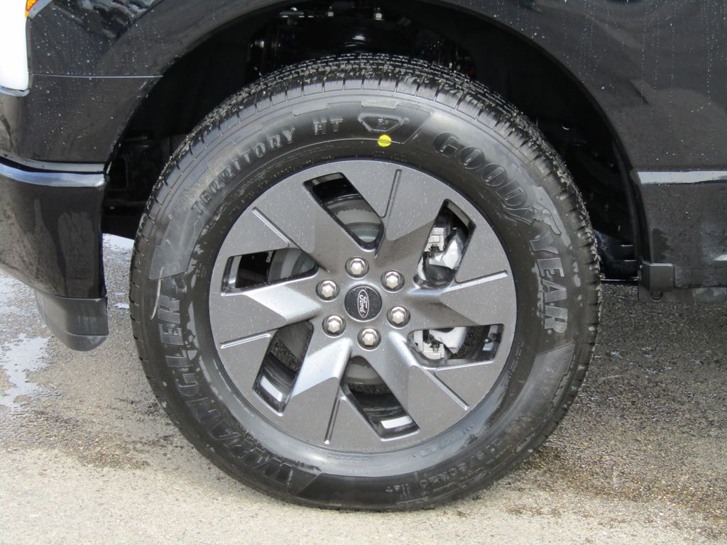 2025 Ford F-150 Lightning photo 4