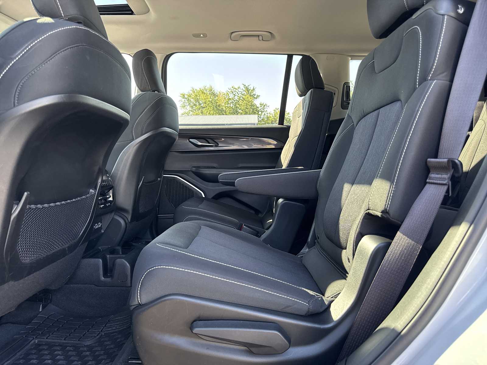 2022 Jeep Grand Cherokee Laredo photo 30