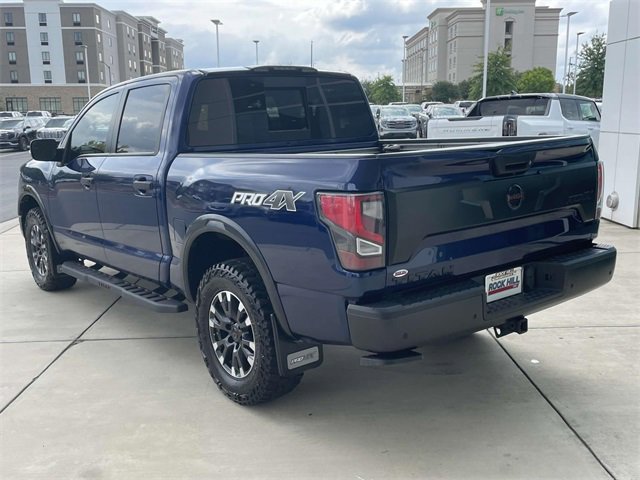 2020 Nissan Titan Crew Cab photo 9