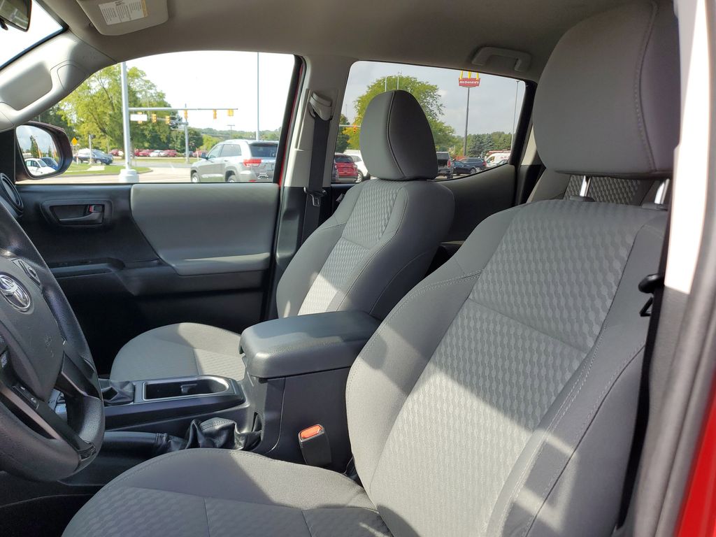 2022 Toyota Tacoma SR photo 11