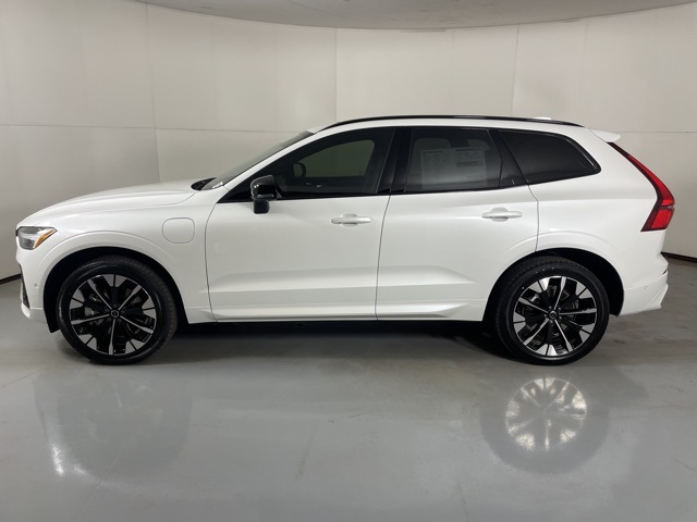 2026 Volvo XC60 T8 Plus photo 5