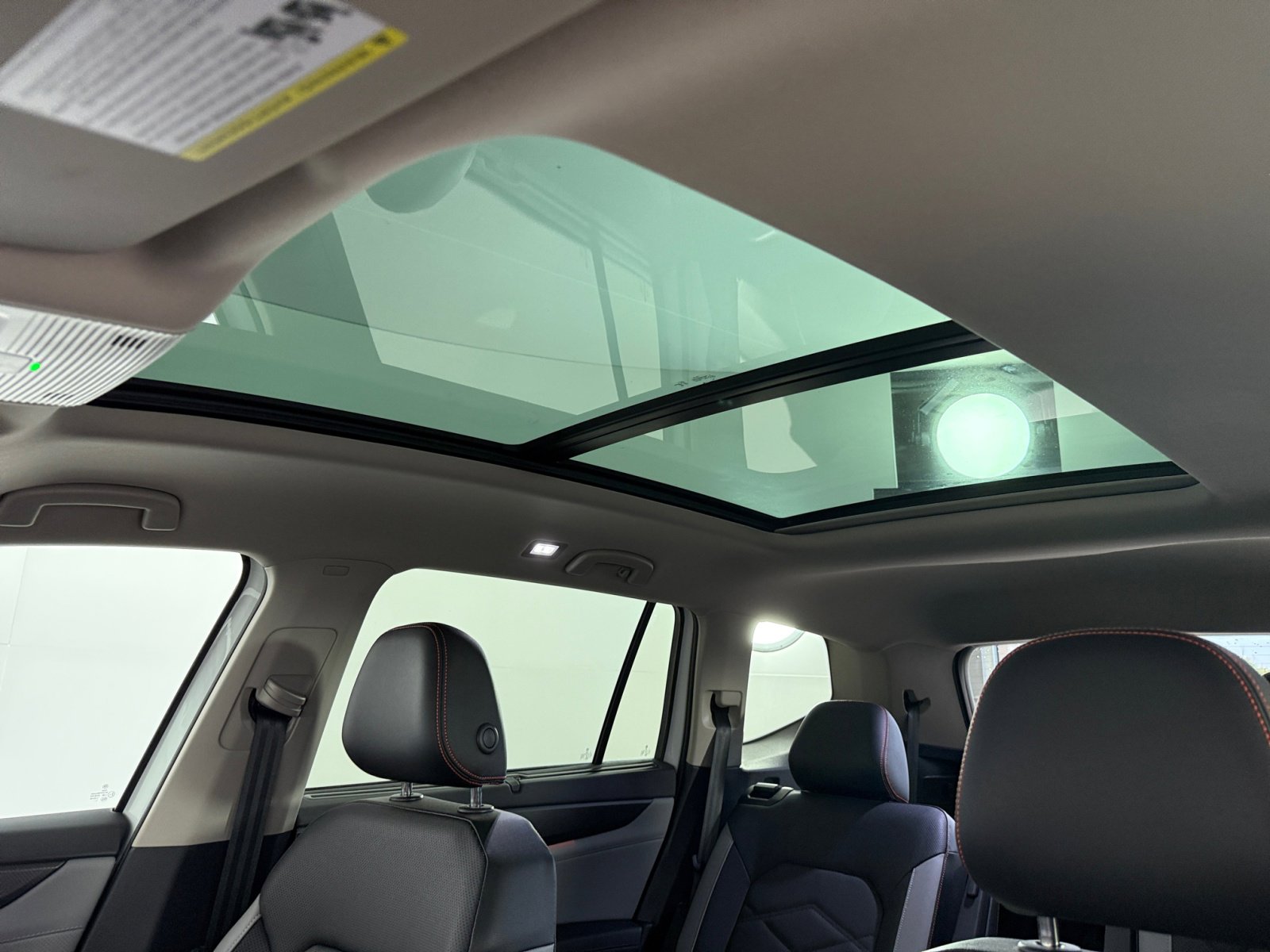 2025 Volkswagen Atlas Peak Edition SE photo 2