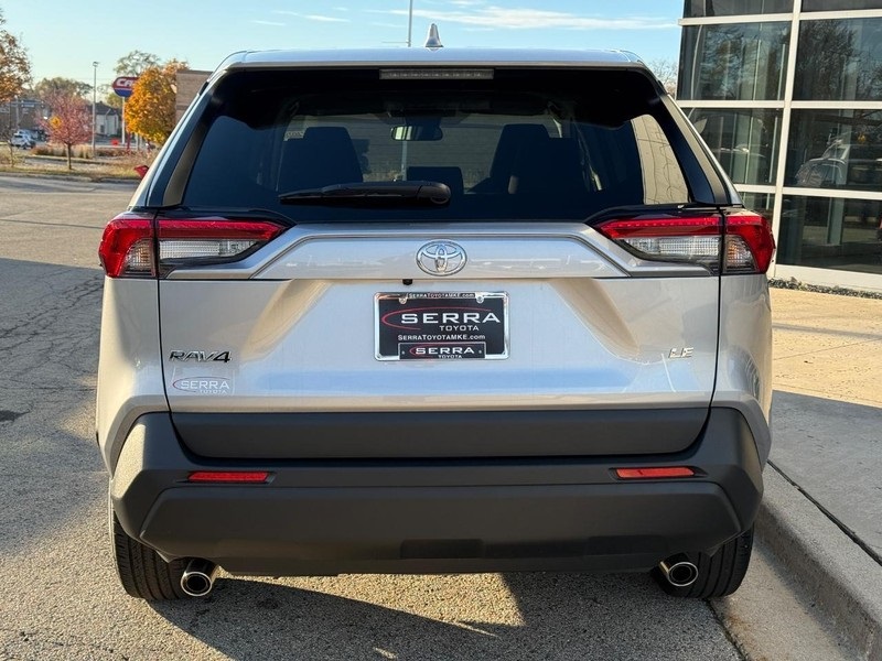 2025 Toyota RAV4 LE photo 4