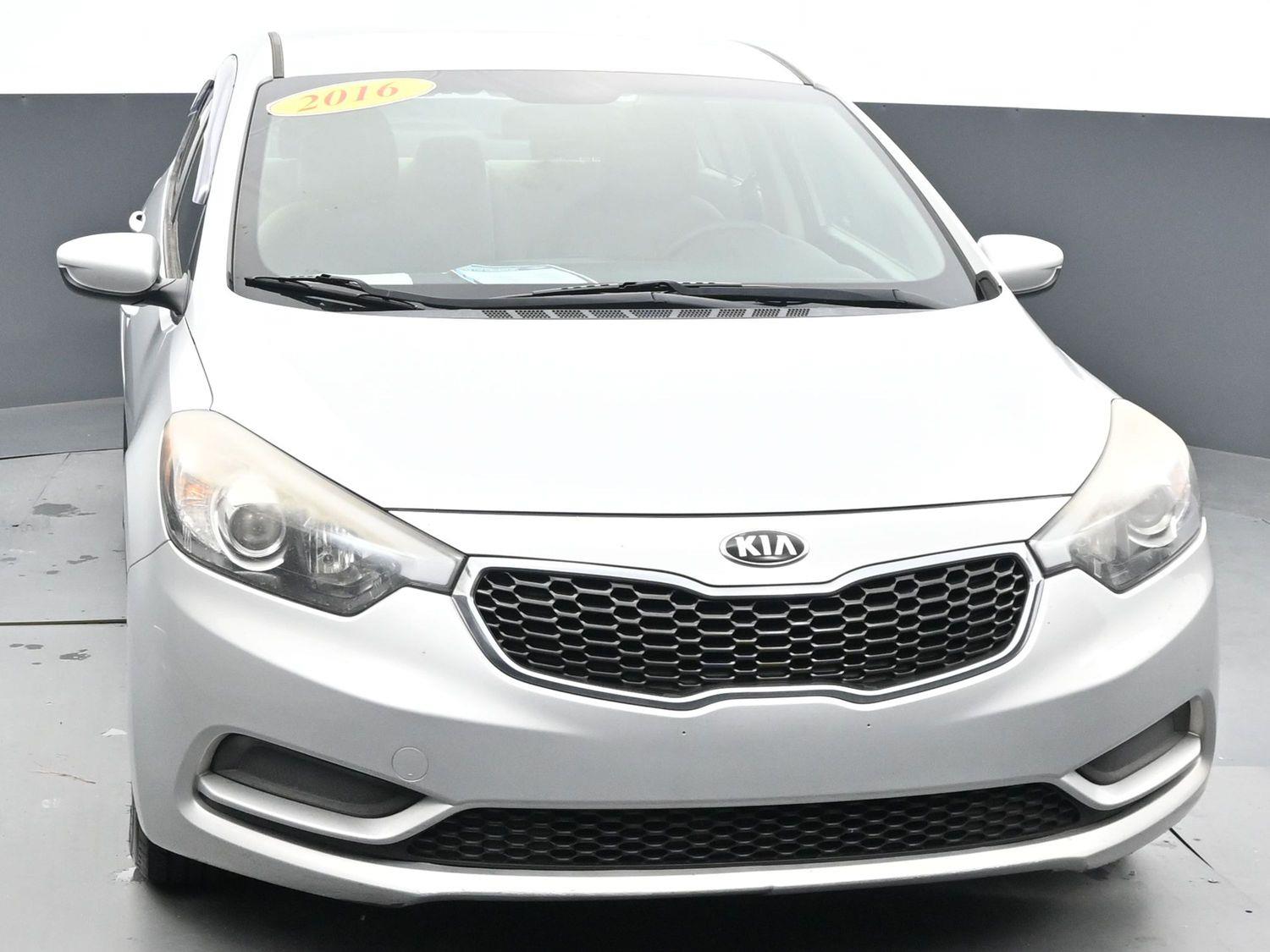 2016 Kia Forte LX photo 2