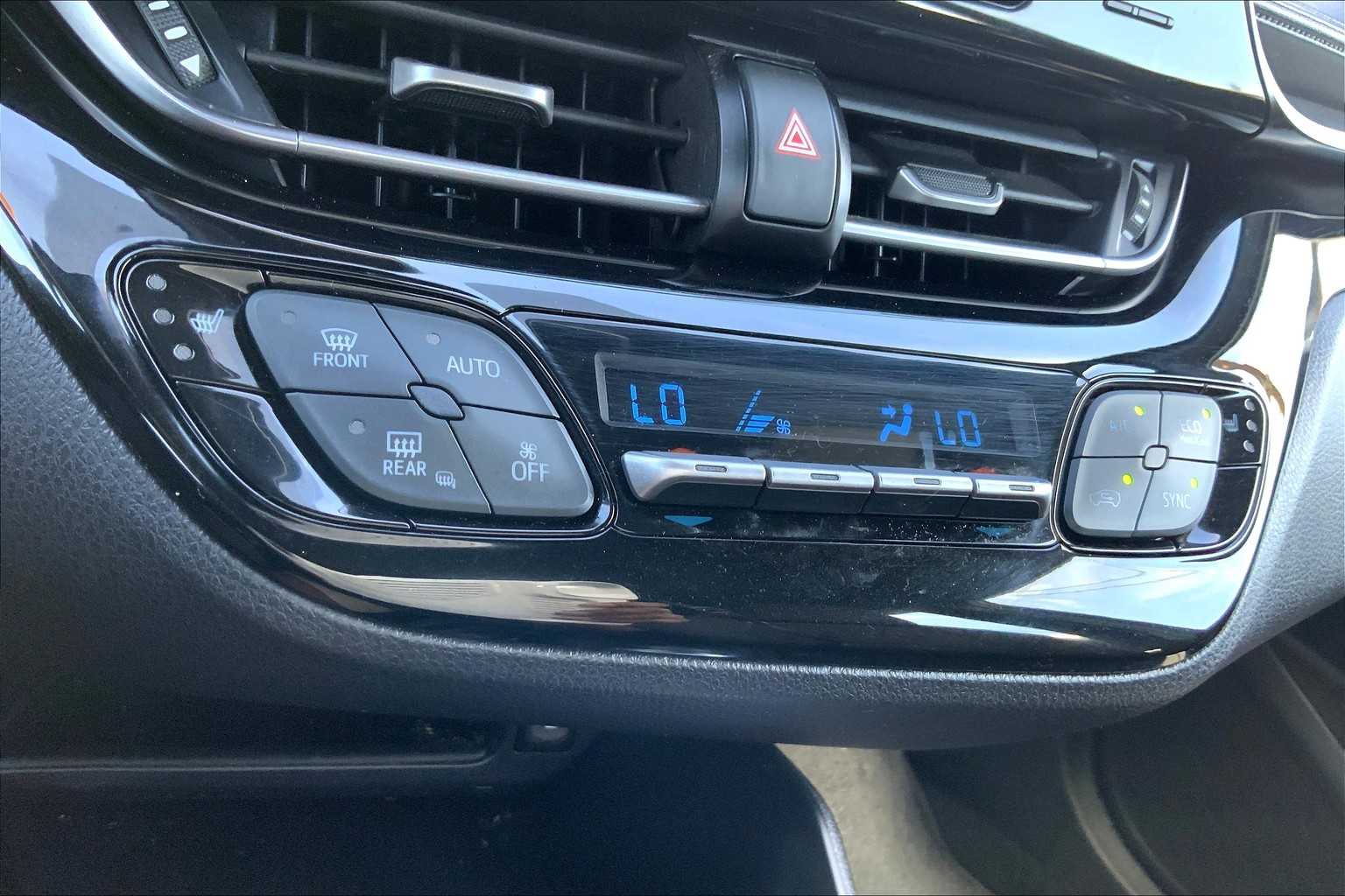 2018 Toyota C-HR XLE photo 29