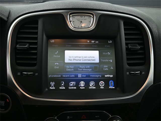 2016 Chrysler 300 C photo 2