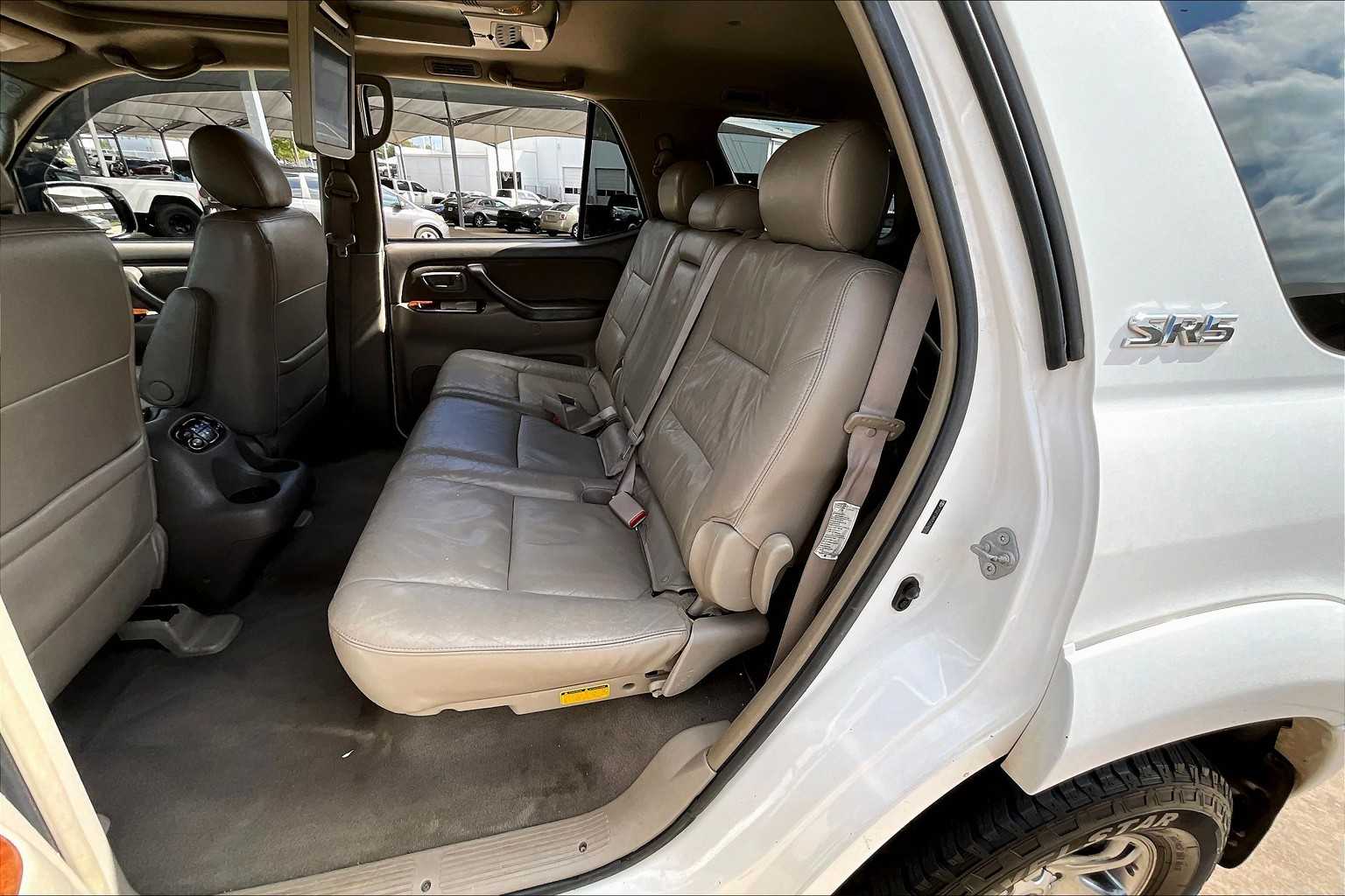 2005 Toyota Sequoia SR5 photo 18