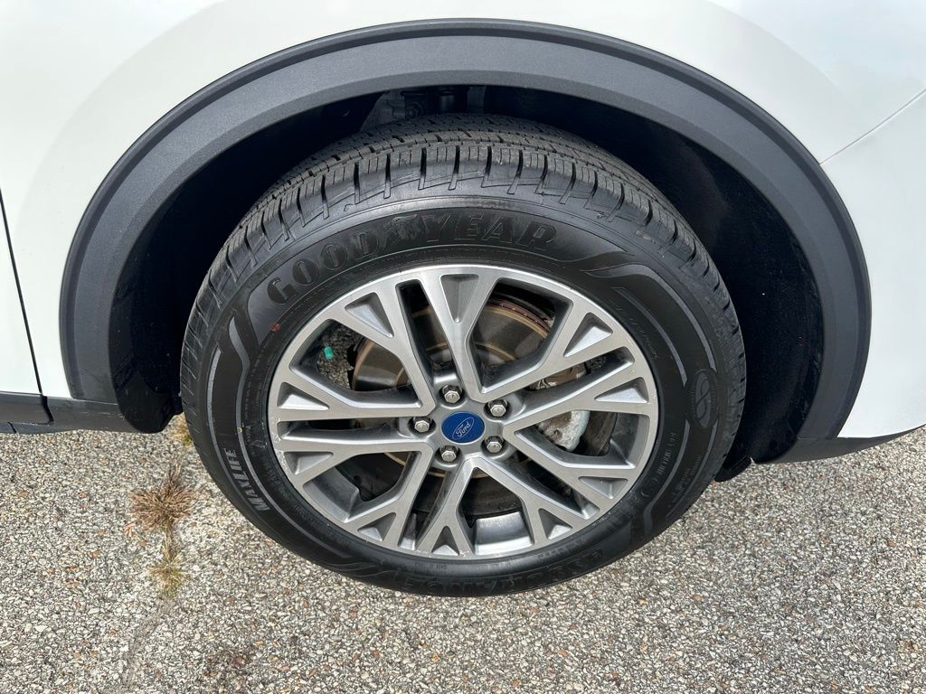 2022 Ford Escape SEL photo 8