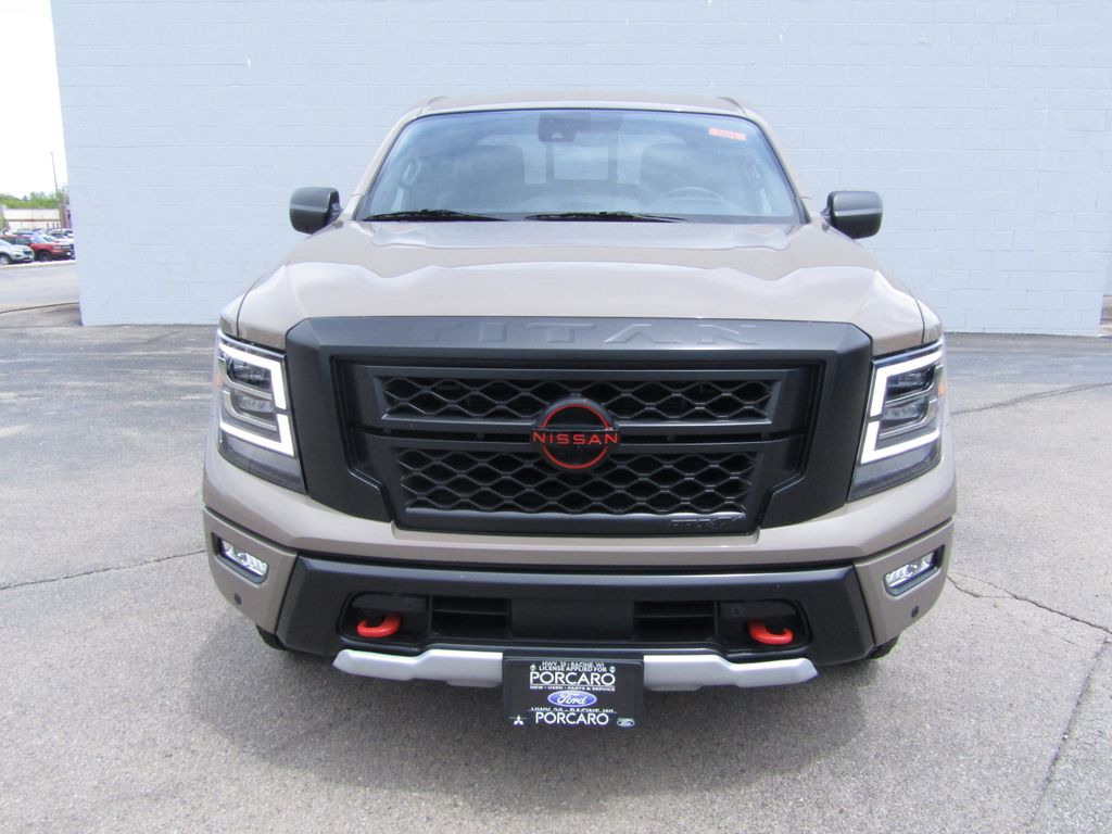 2024 Nissan Titan PRO-4X photo 3