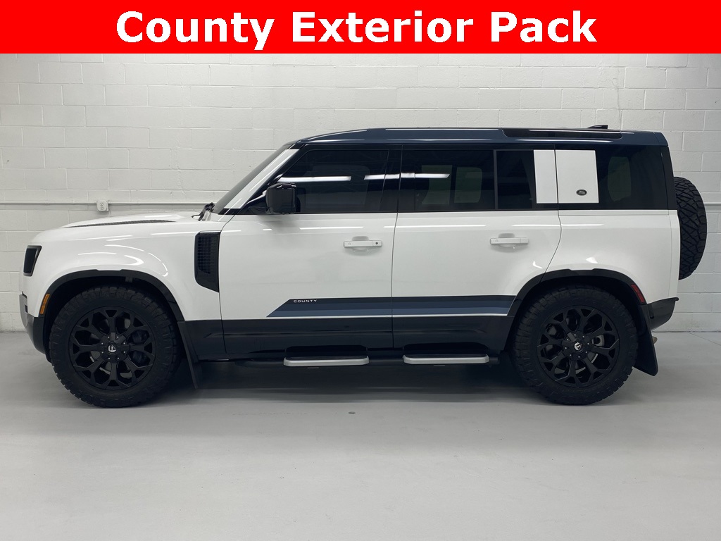 2024 Land Rover Defender 110 SE photo 3