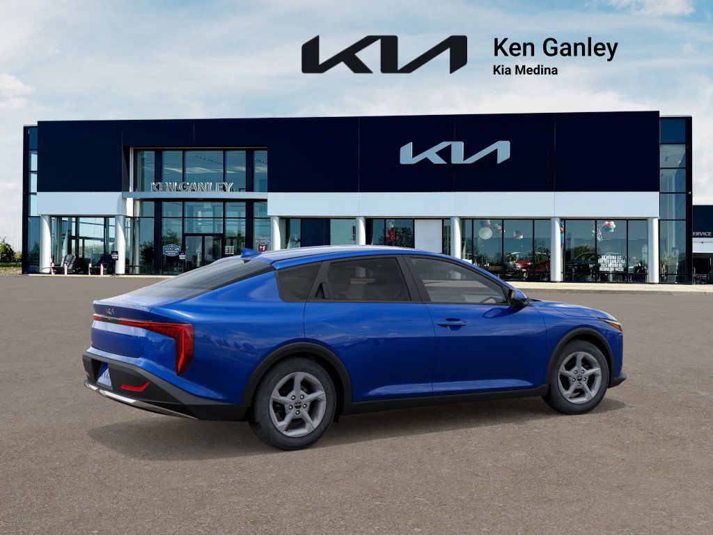 2025 Kia K4 LXS photo 3