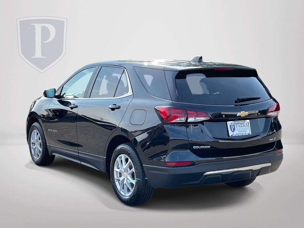 2024 Chevrolet Equinox LT photo 3