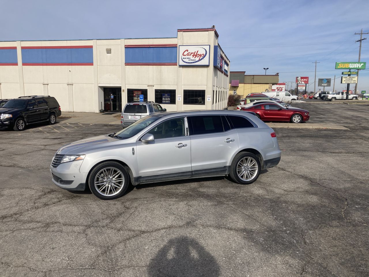 2019 Lincoln MKT Reserve's photo