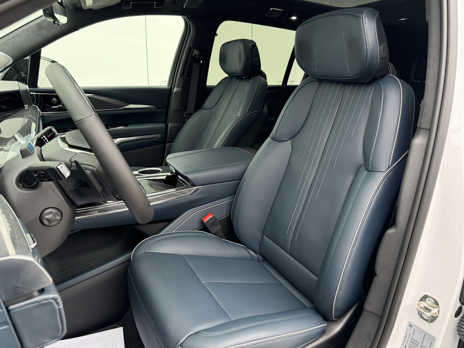 2025 Cadillac Escalade IQ Sport photo 9